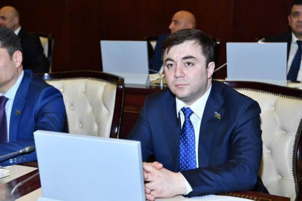 Emin Hacıyev: “Həyatda qalmaq üçün evdə qal”